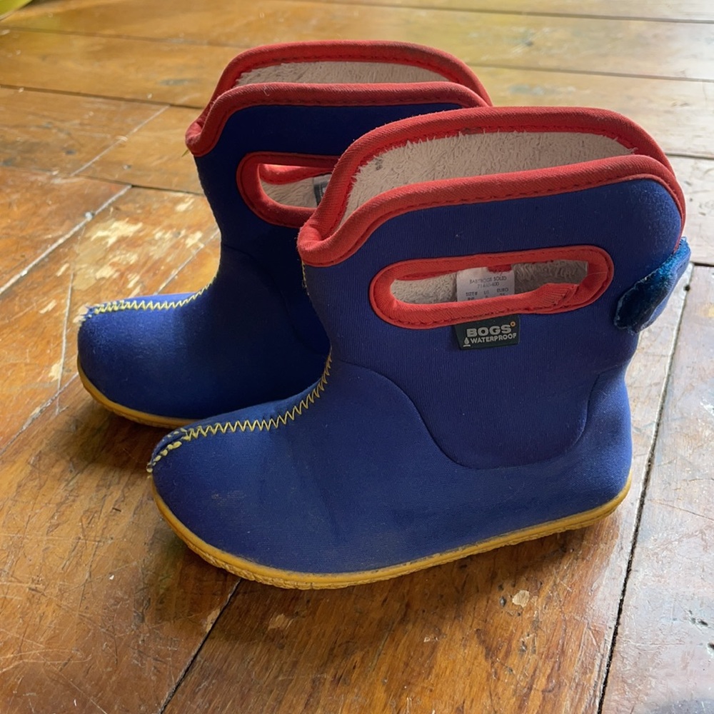 Bogs winter boots size 9 toddler